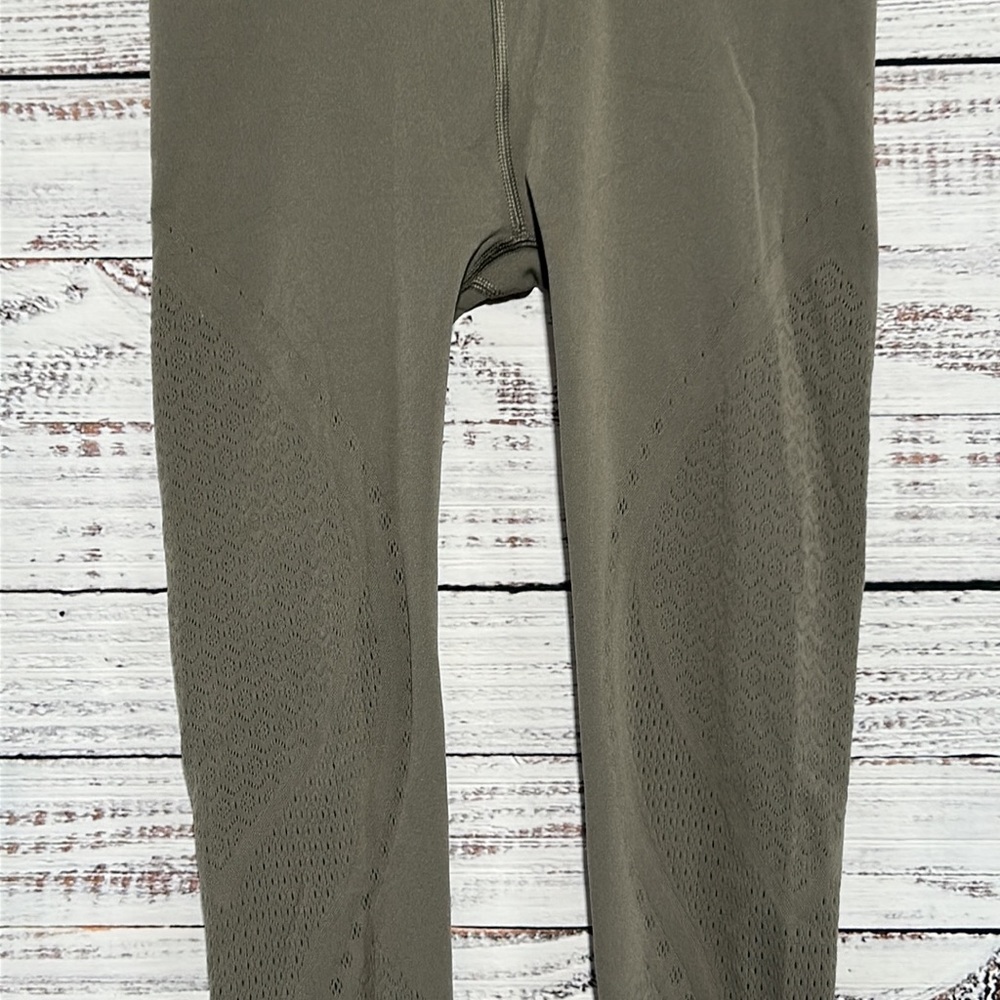 Lululemon Reveal Tight *Mindful Motion Carbon Dust Size 4 - Picture 8 of 16